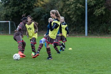 Bild 33 - C-Juniorinnen Halstenbek-Rellingen - St.Pauli : Ergebnis: 0:5